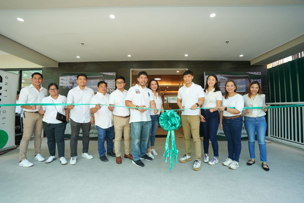 From left: Engr. Jeff Timpog, I-Land Residences Sucat Project Head; Rubieliza Albay, ISOC Land AVP for Procurement; Arch. Ryan Licup, AIDEA Project Architect; Engr. Amelito Barillo of AG Barillo Construction; Rexel Britos of Megatec; I-Land Residences Sucat homeowners Ryan Uy and Marvi Tolentino-Uy; Michael Cosiquien, ISOC Land Chairman; Monique Cosiquien; May V. Lopez, ISOC Land President; Kristel Jabines, ISOC Land AVP for Business & Project Development.